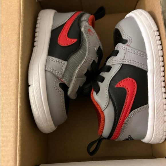 Jordan 1 Low Alt (TD) - Picture 1 of 3
